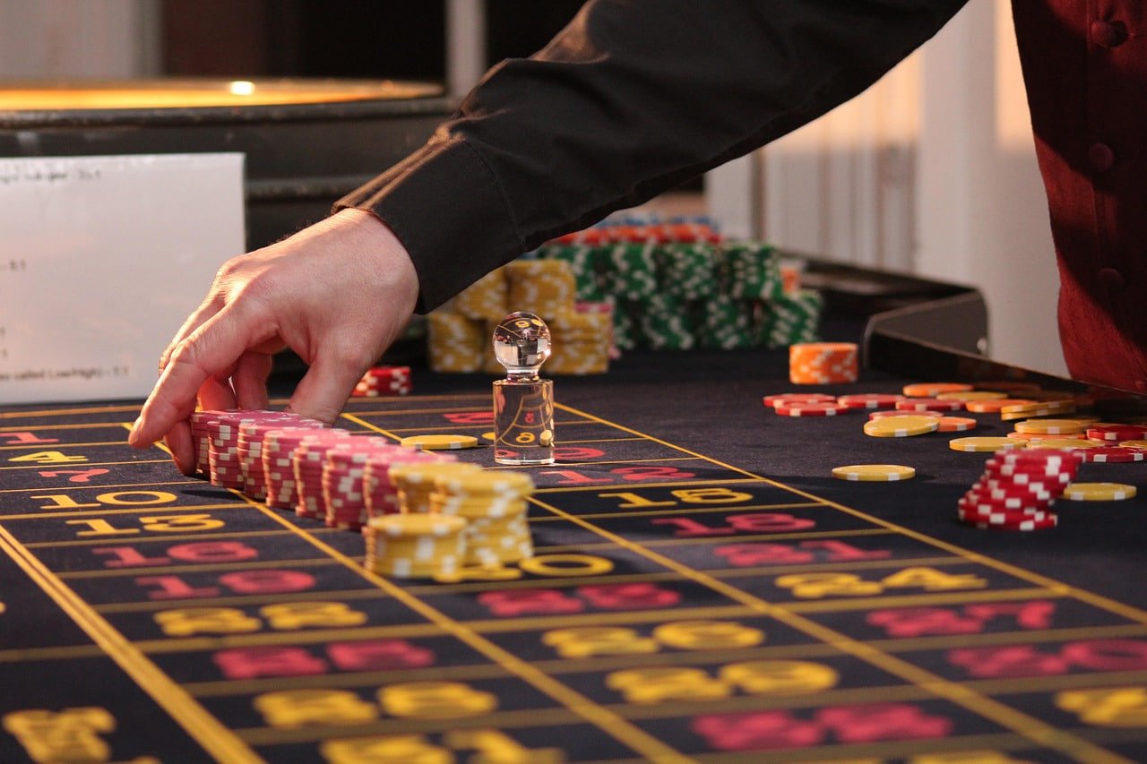Filipino player accessing xxph live casino on a mobile phone